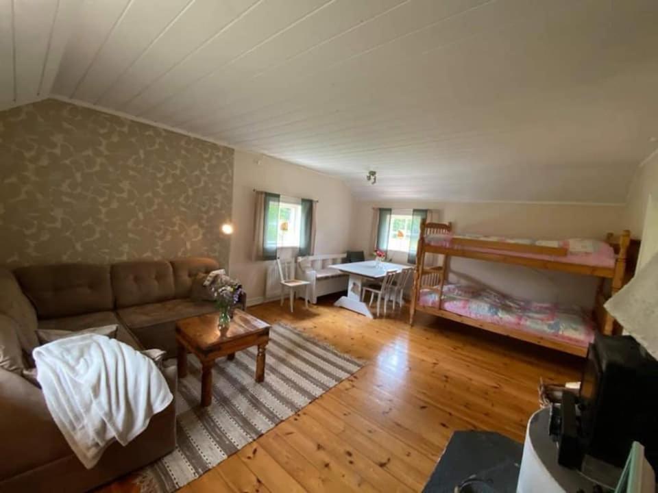 Kaellasens Stuguthyrning Sjotofta Bagian luar foto